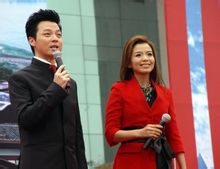 任鲁豫主持照